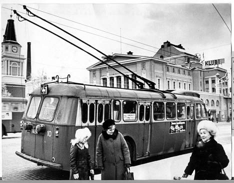 Sähköbussit eivät ole uusi keksintö, vaikka tekniikka on erilaista kuin ennen vanhaan. Tampere luopui johdinautoista eli trollikoista vuonna 1976. Ne olivat käytössä lähes 30 vuotta.