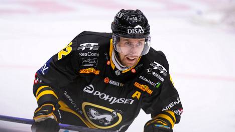 Marko Anttila pelaa jääkiekkoa Oulun Kärpissä.