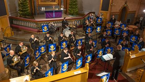 Laivaston soittokunta esiintyi 10. joulukuuta Keski-Porin kirkossa.
