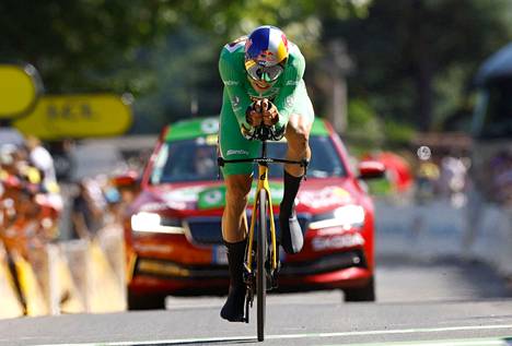 Pyöräilyn monipuolisuusihme Wout van Aert juhlii 20. etapin voiton lisäksi vihreästä paidasta tunnetun pistekilpailun ylivoimaista voittoa. Van Aert piti vihreää paitaa yllään lähes koko kilpailun ajan.