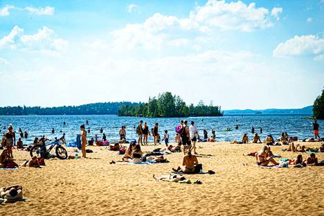 Tampereella oli pitkään helteistä viime kesänä. Pyynikin uimaranta kuvattuna 20 kesäkuuta 2021.