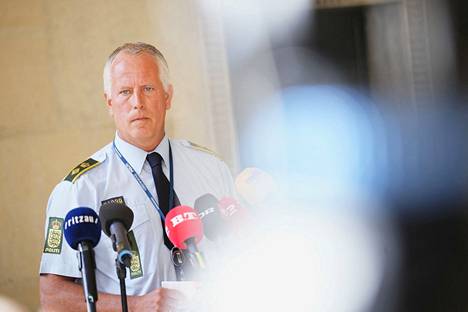 Kööpenhaminan poliisin poliisipäällikkö Søren Thomassen puhui tiedotustilaisuudessa maanantaiaamuna.
