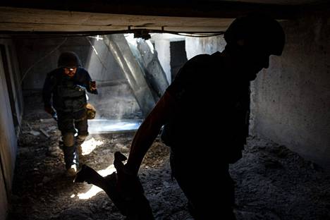 Ukrainalaiset ovat piileskelleet sotaa kellareissa.