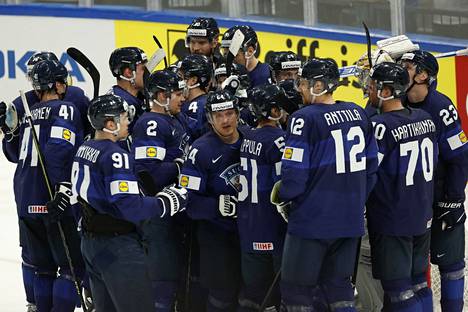 Suomen joukkue riemuitsi, kun paikka jääkiekon MM-finaalin varmistui lauantaina.