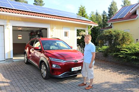 Vesa Suokon aurinkopaneelien yhteisteho on jo 10,3 kilowattia. Sen tuottamalla energialla ladataan muun muassa perheen Hyundai Kona -sähköautoa. 