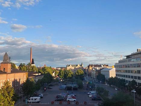 Tältä sää näytti Tampereen Keskustorilla sunnuntaina 24. heinäkuuta ennen iltayhdeksää.