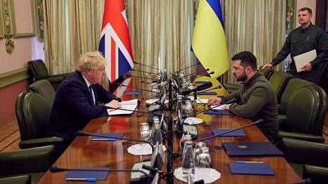Britannian pääministeri Boris Johnson tapasi Ukrainan presidentti Volodymyr Zelenskyin 9. huhtikuuta Kiovassa.
