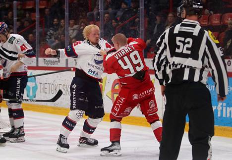 Ässien Valtteri Viirret tappeli HIFK:n Micke-Max Åstenin kanssa toisen erän loppuminuuteilla. Molemmille tuomittiin pelirangaistus.