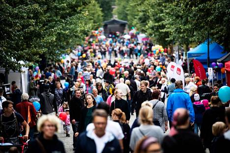 Vuonna 2019 elokuisessa Puistofiestassa kävi kuhina. Sunnuntaina 7.8.2022 Tampereen Hämeenpuistossa voi taas tutustua moniin kaupungin harrastusmahdollisuuksiin kerralla.