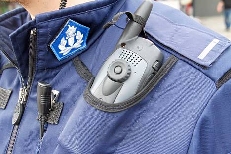 Poliisipartio huomasi keskiviikkoiltana Helsingintien liikenneaseman pysäköintialueelta lähtevän henkilöauton, jonka kuljettajan kunto oli syytä tarkastaa.