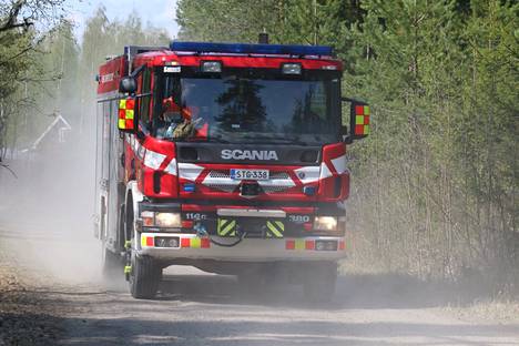 Keski-Suomen pelastuslaitoksen paloautot poistuivat Heinäsentieltä kello 14.57.