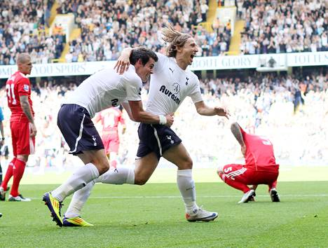Luka Modrić (oik.) ja Gareth Bale juhlivat Tottenham Hotspurin maalia Liverpoolia vastaan vuoden 2011 syyskuussa. Myöhemmin kaksikko pelasi pitkään yhdessä Real Madridissa.