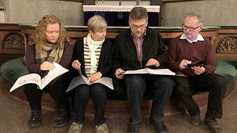 Ex tempore -kvartetti: Teele Jantsikene (vasemmalla), Pirjo Jokioja, Ilkka Jokioja ja Jukka Karppinen, esiintyy Mäntän kirkossa pienen joulukonsertissa.