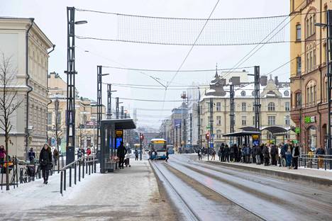Tältä näytti Tampereen Hämeenkadulla maanantaina 27. helmikuuta. Linja-autoalan lakko alkoi keskiviikkona kello 3 yöllä, ja monet linja-autot eivät lakon vuoksi kulkeneet.
