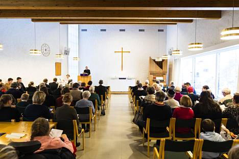 Uudenkylän seurakuntakodin Kauneimmat joululaulut -tapahtumaan osallistui arviolta sata henkilöä. 