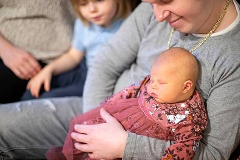 Satakunnan ja Porin vuoden 2021 ensimmäinen vauva syntyi Elina ja Jarkko Korpiojalle.