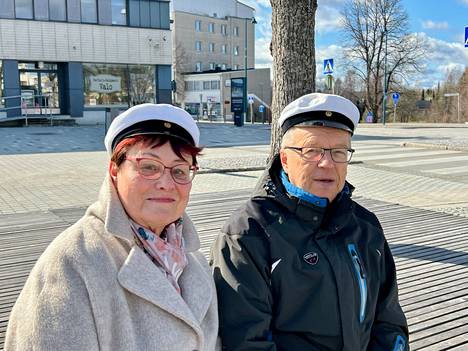 Kristiina ja Harri Korhonen ovat käyneet Jämsän vapputorilla jo yli 30 vuotta.