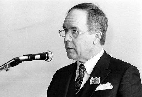 Magnus von Bonsdorff oli TVO:n toimitusjohtaja, kun TVO ja IVO hakivat lupaa uudelle ydinvoimalalle vuonna 1986.