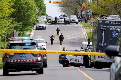 Poliisi ampui Kanadassa kuoliaaksi koulun lähistöllä liikkuneen aseistautuneen henkilön. Kuva on otettu koulun lähistöltä 26. toukokuuta.
