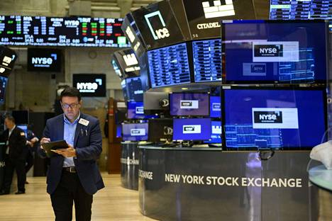 Yhdysvalloissa Wall Streetin pörssiviikko päättyi perjantaina jyrkässä laskussa.