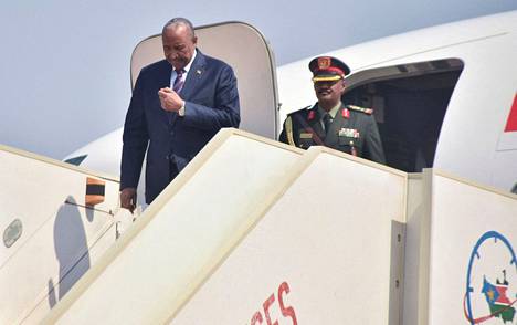 Sudanin asevoimien komentaja kenraali Abdel Fattah al-Burhan laskeutui Etelä-Sudanin Jubaan tammikuussa.