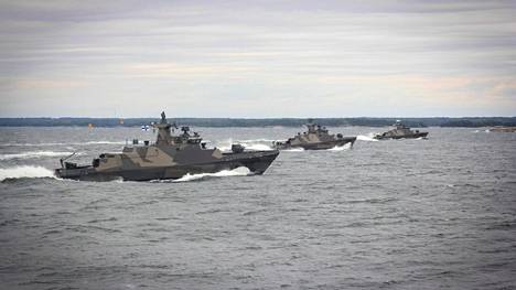 Merivoimat harjoittelee Itämerellä. Kuvassa Puolustusvoimien toimittamaa kuvaa Hamina-luokan ohjusveneistä merellä 23. syyskuuta 2021.