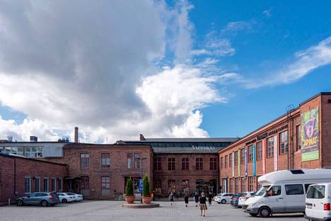 Museokeskus Vapriikki sijaitsee Tampellan entisessä konepajassa, jossa valmistettiin aikoinaan turbiineja, moottoreita, aseita ja paperikoneiden osia.