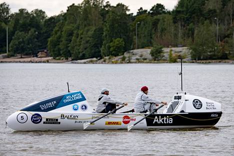 Markus Mustelin ja Jolle Blässar esittelivät venettään Helsingissä elokuun lopussa. 