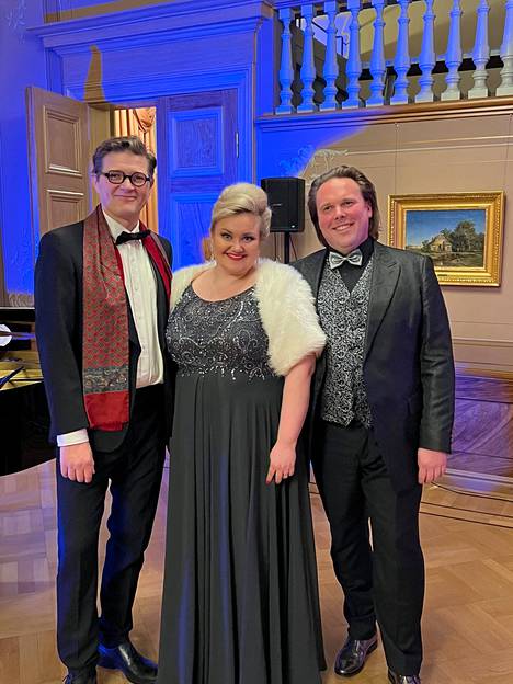 Ville Salonen (vasemmalla), Reetta Haavisto ja Sami Nieminen konsertoivat Porin raatihuoneella ja Lavian kirkossa 17. ja 18.12.
