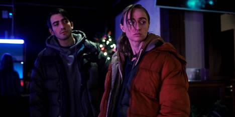 Philip Oros (vas.) ja Silvana Imam esittävät ruotsalaiselokuvassa Syyriasta paenneita kaksosia. Rap-artisti Imam tekee roolissa elokuvadebyyttinsä.
