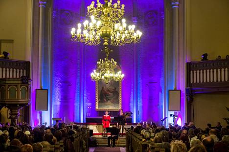 Tampereen Teatterin näyttelijöiden konsertti on suosittu perinne. Vuonna 2015 Aleksanterin kirkko täyttyi ääriään myöten, ja lopulta ovelle täytyi kiinnittää lappu paikkojen loppumisesta.