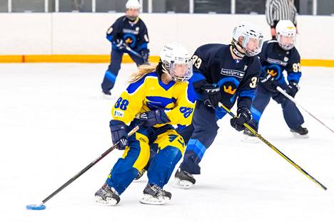 Petra Ojarannan RNK Flyers kohtaa välierissä Kiekko-Espoon.