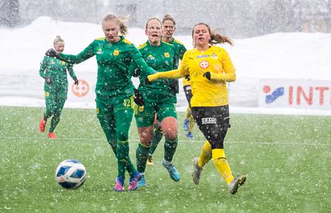 Ilves ja KuPS kohtasivat voimakkaan tuulisessa säässä Kuopiossa, mikä asetti pelille erikoiset olosuhteet.