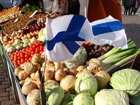 "Moni luulee suosivansa suomalaista, mutta syö silti puolalaista ruokaa,” otsikoi toimittaja Ilari Tapio sunnuntaikolumninsa. Kirjoitus on herättänyt huomiota tekstaripalstallakin. 