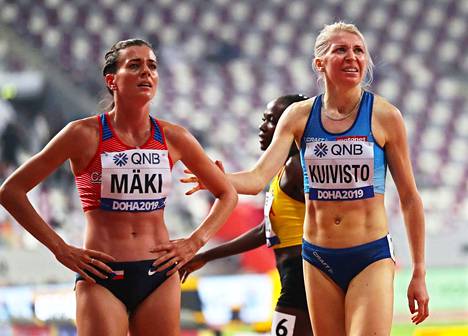 Kristiina Mäki (vas.) ja Sara Kuivisto juoksivat 1 500 metrillä samassa alkuerässä. Mäki meni jatkoon, Kuivisto ei.