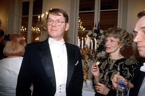 Antti Litja ja Liisa Roine itsenäisyyspäivän linnanjuhlissa vuonna 1989.