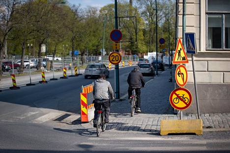 Tilapäisjärjestelyt jatkuvat, ja pyöräily on Etelärannassa edelleen kiellettyä.