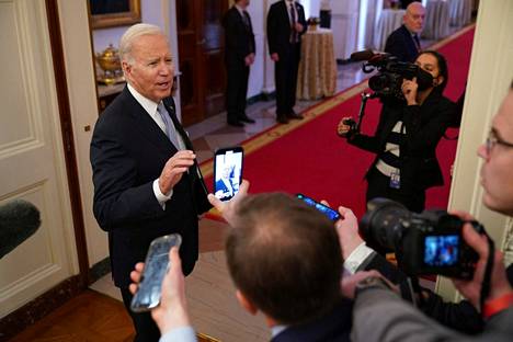 Yhdysvaltain presidentin Joe Bidenin entisestä toimistosta ja yksityisasunnosta on löytynyt turvallisuusluokiteltuja asiakirjoja jo ennen tuoreimpia löytöjä. Biden kuvattiin Valkoisessa talossa perjantaina 20. tammikuuta.