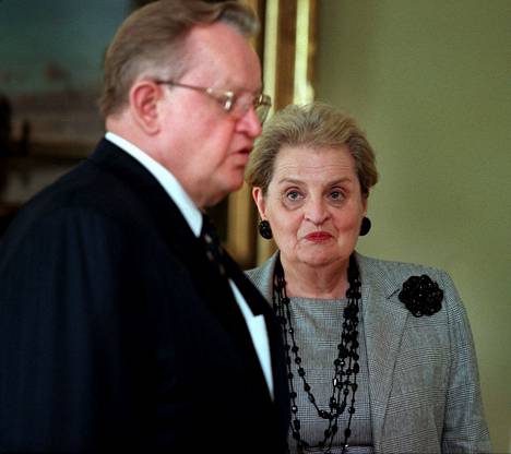 USA:n ulkoministeri Madeleine Albright ja presidentti Martti Ahtisaari tapasivat presidentinlinnassa kesäkuussa 1999.