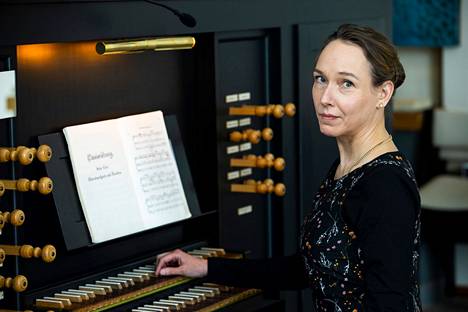 Kanttori Liisa Aaltola pääsi vaikuttamaan Pirkkalan uuden kirkon urkujen luonteeseen ja malliin 1990-luvulla. Kangasalan urkutehtaan viimeisellä soittimella on hyvä soittaa Bachia ja muuta barokin ajan musiikkia.