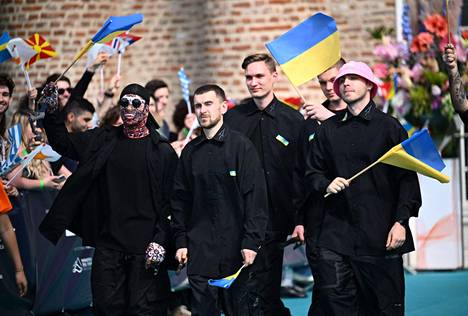 Kalush Orchestran jäsenet Oleh Psiuk, Tymofii Muzyčuk, Ihor Didenčuk, Vitalii Duzhyk, Oleksandr Slobodianyk and Vlad Kuročka saapuivat Euroviisujen avajaisseremoniaan 8. toukokuuta.
