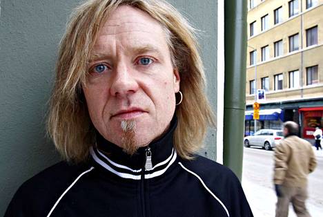 Jussi Hakulinen tuli tunnetuksi yhtenä Yö-yhtyeen alkuperäisjäsenistä.