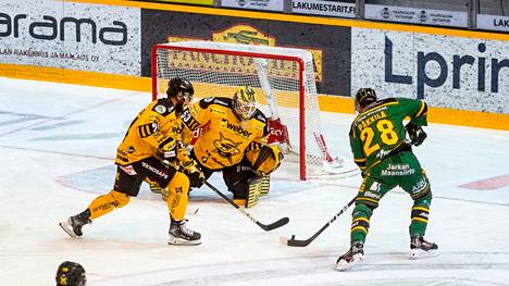 Ilveksen Eetu Päkkilä teki Ilvekselle 2–0-maalin SaiPaa vastaan.