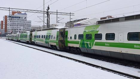 Törmäys tapahtui sunnuntaina puolenpäivän aikoihin Tampereen rautatieasemalla.