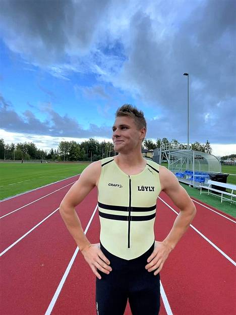 Kauden 2022 Elias Tuominen sai harjoitella terveenä, ja 800 metrin ennätys kohentui alle 1:50:een.
