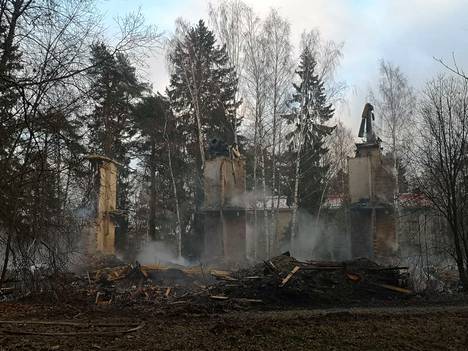 Hipposkylän palo tuhosi kerrostalon kivijalkaan marraskuussa 2022.