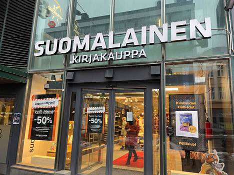 Tampereelta lopetettavissa Suomalaisissa kirjakaupoissa, Hämeenkatu 5:ssä ja Duossa Hervannassa, on menossa loppuunmyynti. Kuvassa Hämeenkadun myymälä.