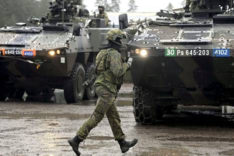 Patrian valmistama panssaroitu pyöräajoneuvo Patria XA-360 osallistui Suomen kansainvälisen valmiusjoukon kriisinhallintaharjoituksiin Porin prikaatissa Säkylässä 10. marraskuuta 2021.