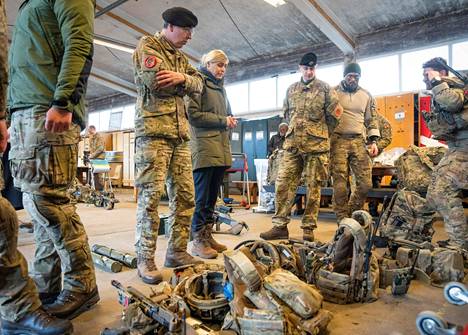 Trine Bramsen vieraili tammikuun lopussa Tanskan puolustusministerinä toimiessaan Jyllannin rakuunarykmentissä Holstebrossa, josta oli lähdössä sotilaita Baltiaan Nato-komennukselle.