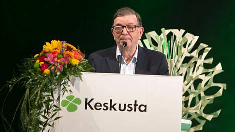Puheenjohtajavaalin haastaja, kakkoseksi jäänyt Paavo Väyrynen puhui keskustan puoluekokouksessa lauantaina.